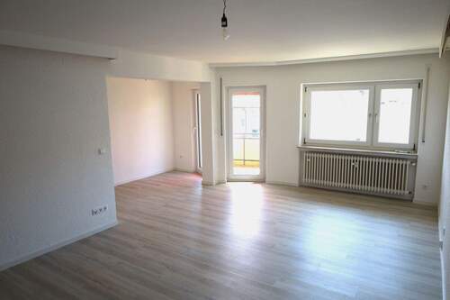 Wohnzimmer - 4 Zimmer Etagenwohnung in Albstadt