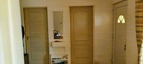 Vorzimmer mit 2 Schlafzimmertüren - 