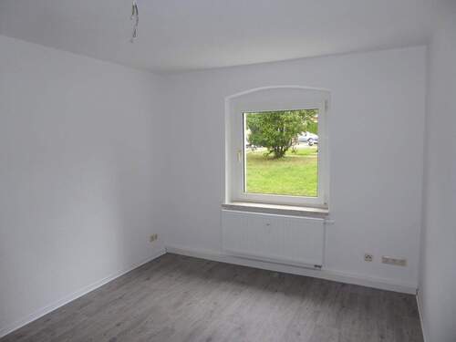 Wohnzimmer (1).JPG - 2 Zimmer Etagenwohnung zur Miete in Unterwellenborn