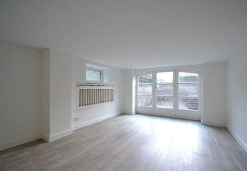 Arbeitszimmer im Keller mit Terrasse.JPG - 