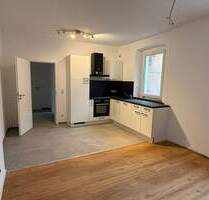 Sanierte 3-Zi.-Whg. mit Einbauküche und Terrasse - Neustadt an der Aisch