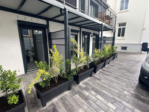 Außenansicht 1 - Neuwertige, großzügige 2 Zi. EG-Wohnung im Zentrum