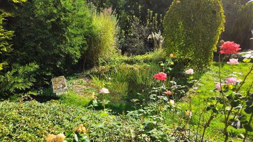 Gartenteich mit Bank - 