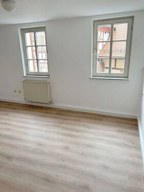 Bild 1 - Helle 2,5 Zi-Whg in einem schönen Fachwerkhaus mit neuer EBK und AA (optional) in Bad Wimpfen