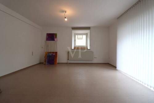 ehem. Laden Haupthaus EG - 8 Zimmer Mehrfamilienhaus, Wohnhaus in Bechhofen