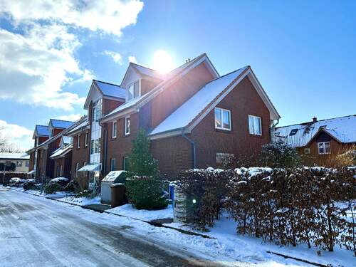 Haus Eingangsseite - 3 Zimmer Etagenwohnung zum Kaufen in Bad Bramstedt