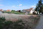 Blick nach Nord mit Erschließungsstraße - Sie suchen ein großzügiges Grundstück für ein Einfamilienhaus oder ein Doppelhaus?