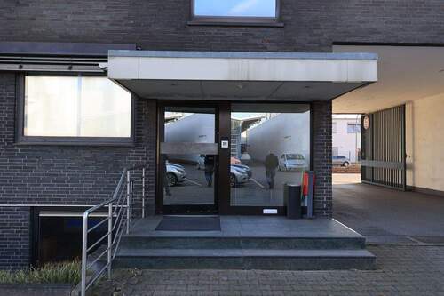 Hauseingang.JPG - 120m² Kellerfläche als AtelierShowroomAusstellungsfläche zu vermieten, 3 Räume, siehe Grundrissplan