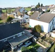 Vermietetes Gebäudeensemble mit 5 Wohneinheiten und 4 Garagen in idyllischer Randlage von Burscheid - Burscheid / Heddinghofen