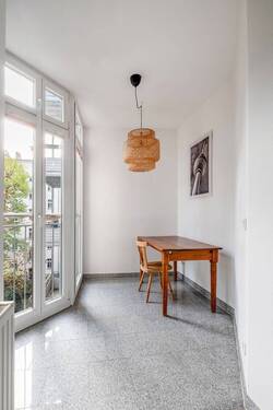 Essbereich mit bodentiefen Fenstern - 