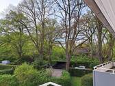Ausblick vom West-Balkon seitlich zur Straße - 