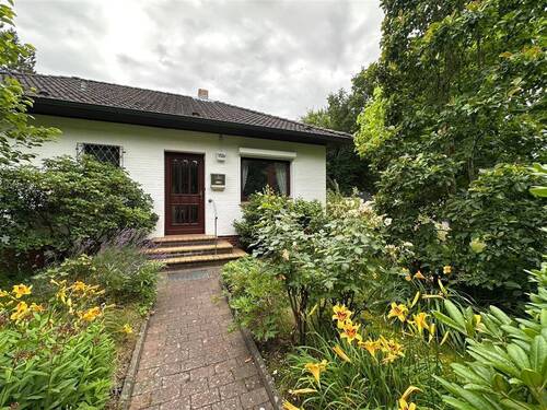 Schöner Baum- und Heckenbestand - 