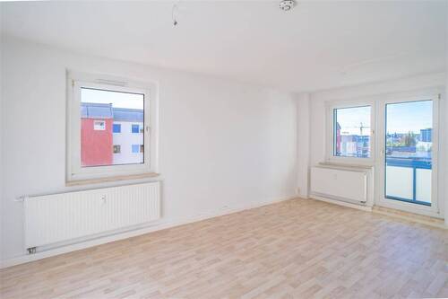 Wohnzimmer - * 2 Monate Kaltmietfrei* 3 Zimmer Familienwohnung mit großen 'Ums Eck'-Balkon und Weitblick