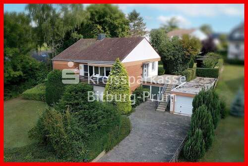 Straßenansicht - Großzügiges Einfamilienhaus in exklusiver Lage