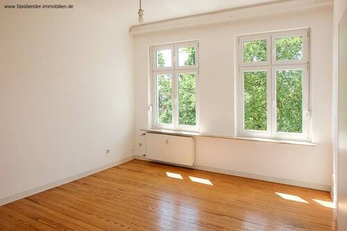 Wohnzimmer - 4 Zimmer Etagenwohnung zur Miete in Trier