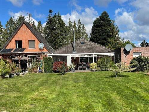 Südseite: Wohnhaus und Bungalow - Bungalow mit Garage + Einfamilienhaus mit Nebengebäuden und riesigem Grundstück!