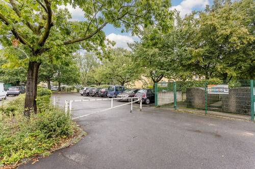 Parkflächen am Haus - 2 Zimmer Etagenwohnung zum Kaufen in Berlin