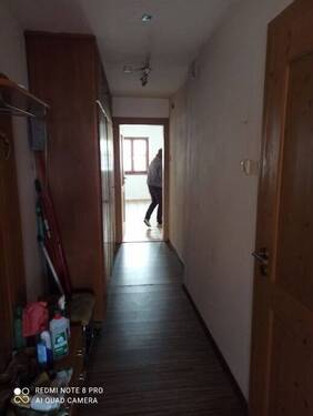 Bild - Flur zum Wohnen / Essen / Küche - Etagenwohnung mit 44,00 m&sup2; in Trostberg zur Miete