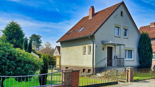 Straßenansicht - 4 Zimmer Einfamilienhaus zum Kaufen in Wathlingen