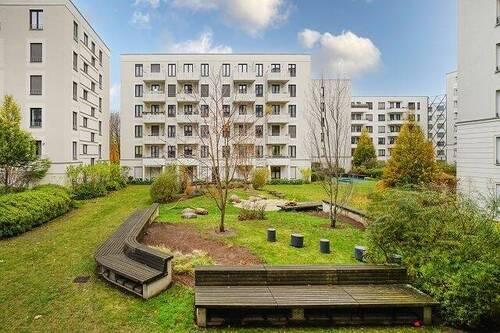 Ausblick in den grünen Innenhof - 