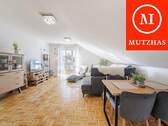 Wohn- und Esszimmer - MUTZHAS - Dachgeschosswohnung mit fast 140 Qm Gartenanteil