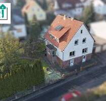 Haus mit Charme und Entwicklungsmöglichkeiten - Garten, Keller und Garagen inklusive - Kirchhain / Kleinseelheim