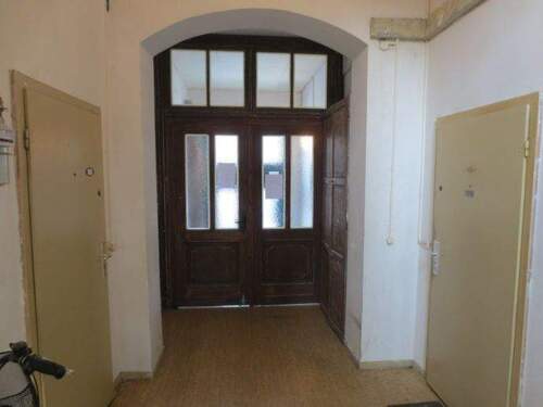 Treppenhaus Eingangsbereich - 2 Zimmer Etagenwohnung in Schwerin