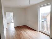 Wohnzimmer - Moderne 3 - Zimmer Neubauwohnung im Grünen