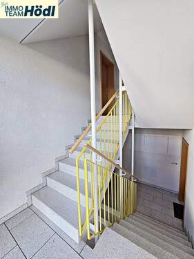 Treppenhaus - 3 Zimmer Etagenwohnung zum Kaufen in Reutlingen