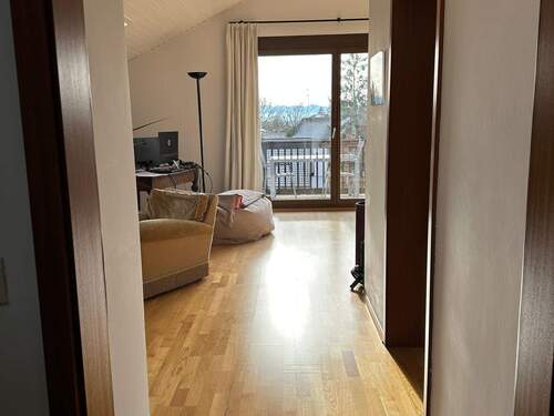 Blick ins Wohnzimmer - 