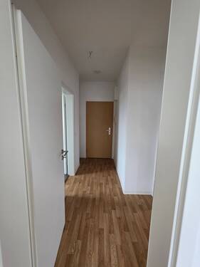 Flur.jpg - 1 Zimmer Etagenwohnung in Limbach-Oberfrohna