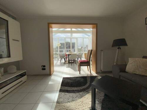 Wohnzimmer mit Wintergarten - 