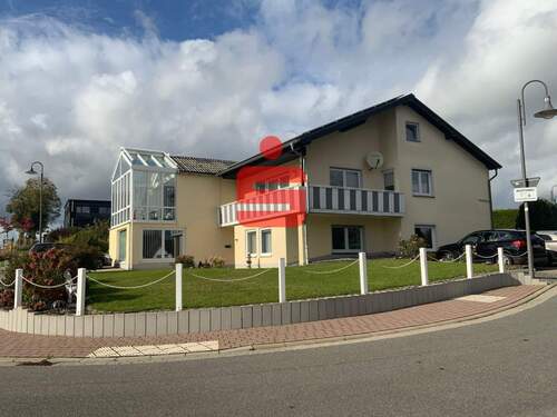 Strassenansicht - Einfamilienhaus mit Einliegerwohnung und Garage in guter Wohnlage