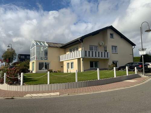 Strassenansicht - 1 Zimmer Mehrfamilienhaus, Wohnhaus zum Kaufen in Bleialf