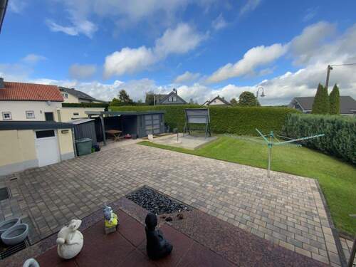 Terrasse mit Grundstück - 1 Zimmer Mehrfamilienhaus, Wohnhaus in Bleialf