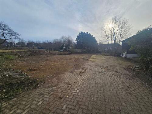 Blick Grundstück vorheriges Hauptgebäude - 