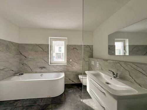 Voll ausgestattetes Tageslichtbad - 