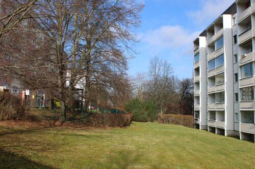 Grünfläche vorm Haus - 