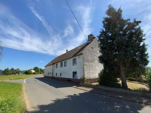Strassenansicht - 6 Zimmer Bauernhaus, Landhaus zum Kaufen in Wawern