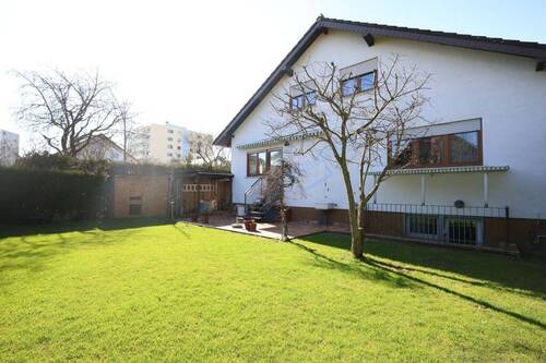 GARTEN UND HINTERE ANSICHT - 