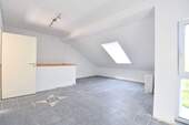 Zimmer im Dachgeschoss - 