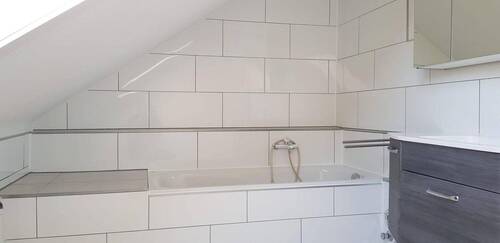 Badezimmer mit Wanne - 