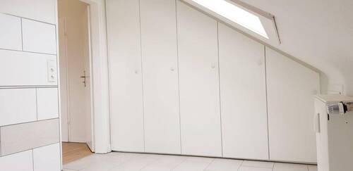 Badezimmer mit Einbauschrank - 