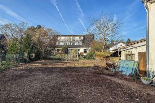 Grundstück mit Altbestand - 