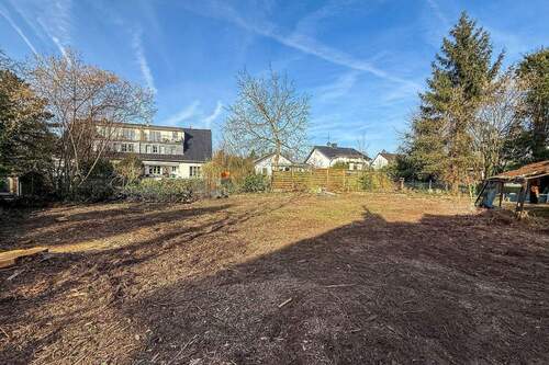 Grundstück mit Altbestand - 