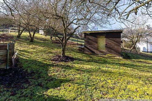 Holzschuppen im Garten - 