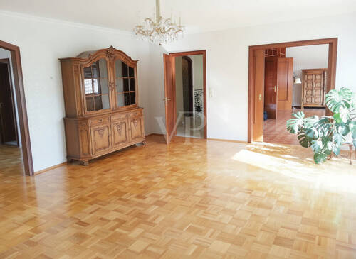 Wohnbereich - 6 Zimmer Bungalow zum Kaufen in Hofheim am Taunus