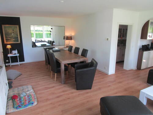 167. Wohnzimmer mit Essbereich im EG. des Hauses.. - 