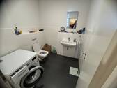 Gäste-WC mit Waschmaschinenanschluss - 