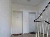 Treppenhaus mit Zugänge zu den Wohnungen - Etagenwohnung mit 70,90 m² in Gotha zum Kaufen
